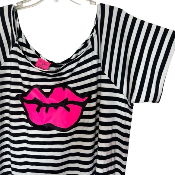 Plus Size - Betsey Johnson Off Shoulder Dress - Picture 5 of 8